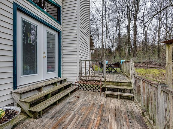 4th image of 148 Lynn Ln