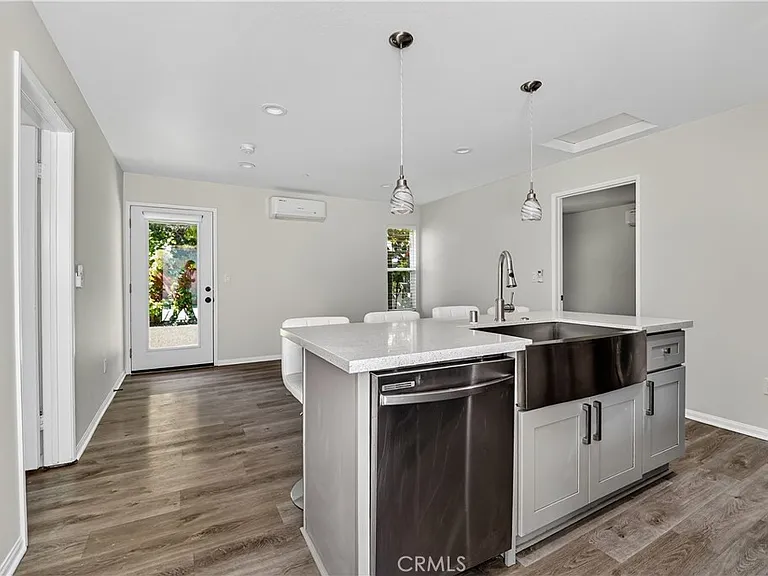 8211 Quartz Ave — Photo 3