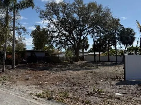 6611 Kingswood Dr N Lot 11, Saint Petersburg, FL 33702