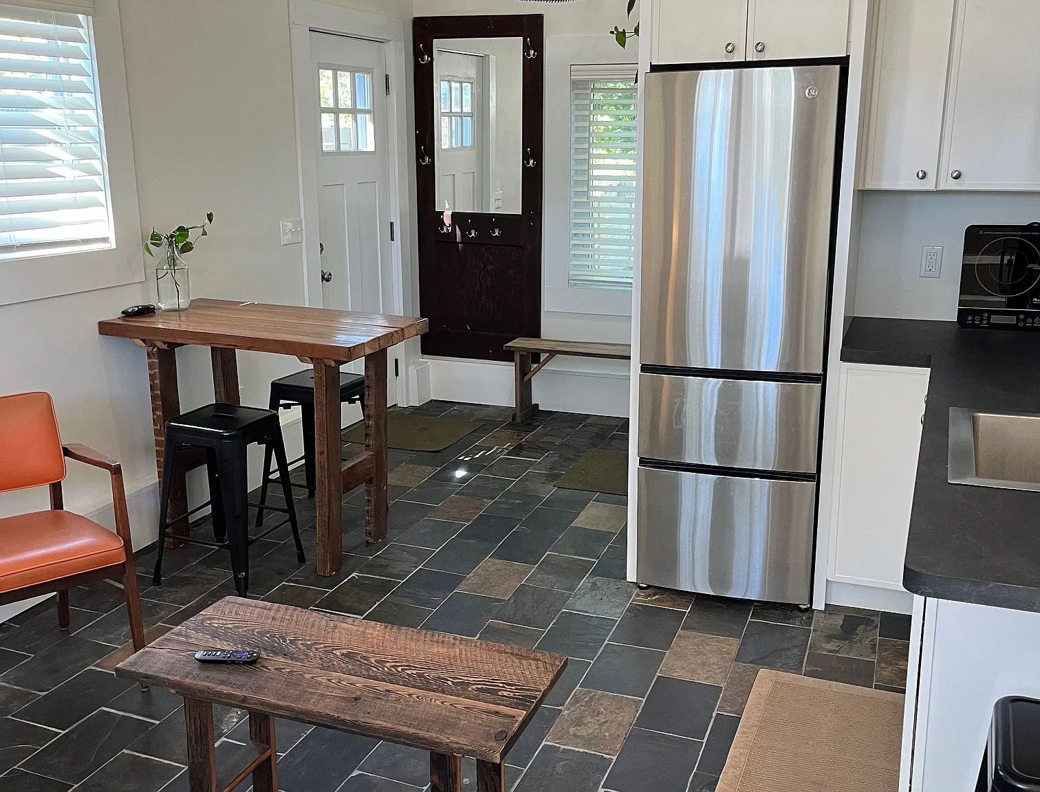 Studio, 400 sqft, $950 — Photo 3