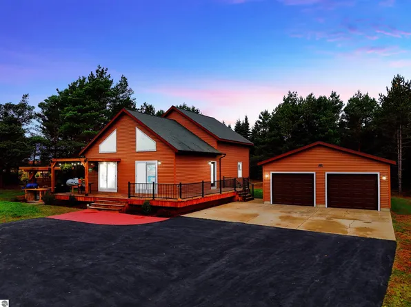 8811 Grand Valley Ln, Kingsley, MI 49649