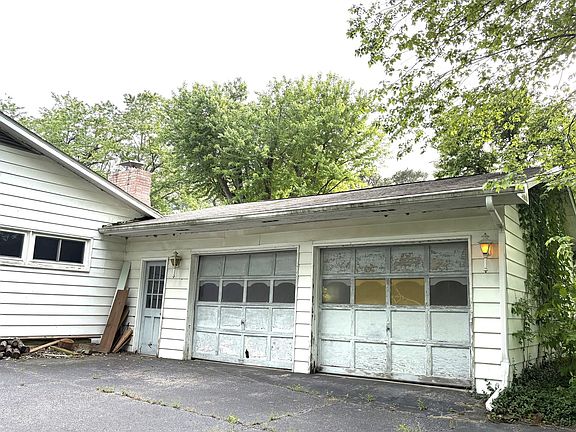 4th image of 3917 Country Club Rd
