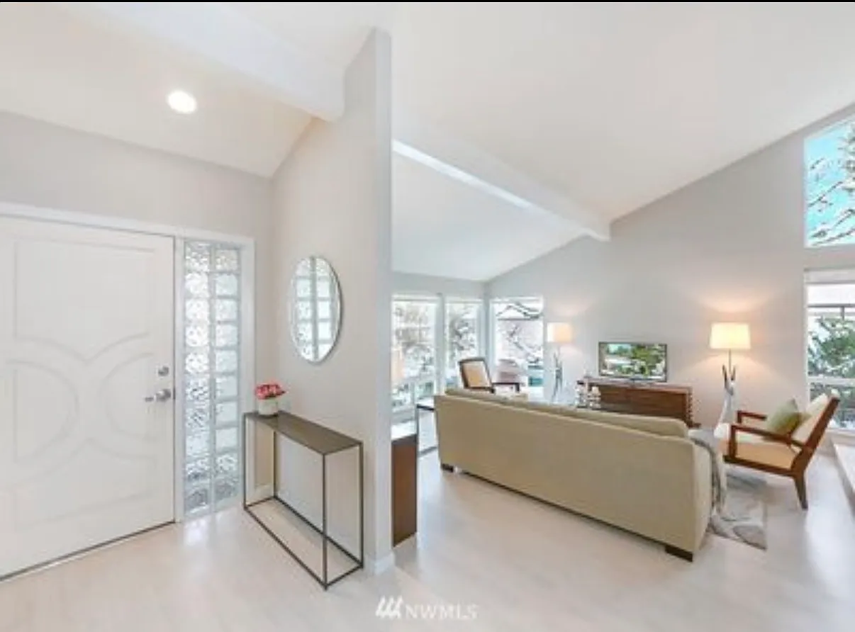 4 bed, 2330 sqft, $5,100 — Photo 1