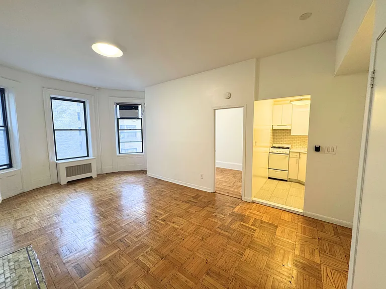 327 W 89th St #3R — Photo 2