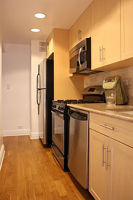 Rented by Stonehenge NYC LLC | media 22