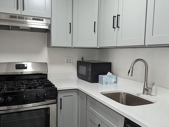 3rd image of 179 Grand St APT 3D