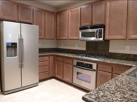 Spacious kitchen with Pantry