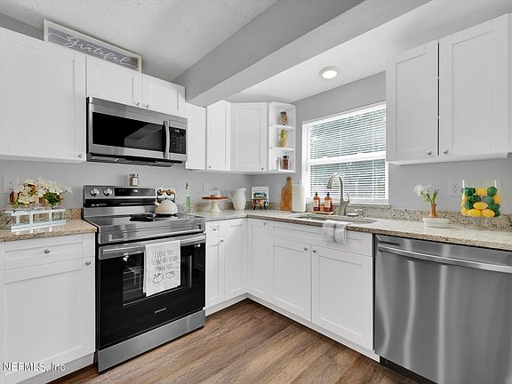 4th image of 10511 DONIPHAN Drive