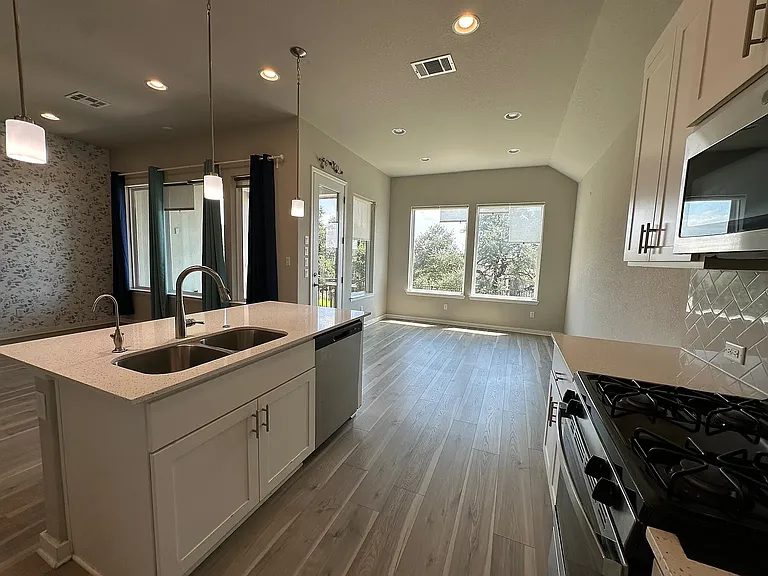 441 Saturnia Dr — Photo 40