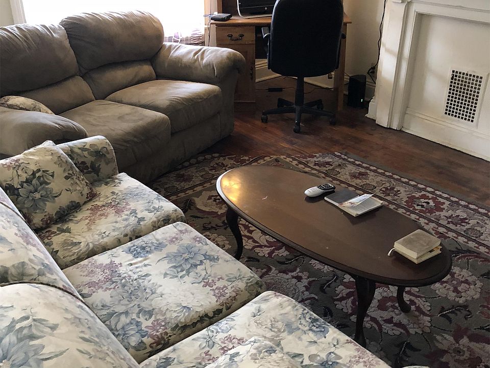 2nd image of 1019 W Princess St