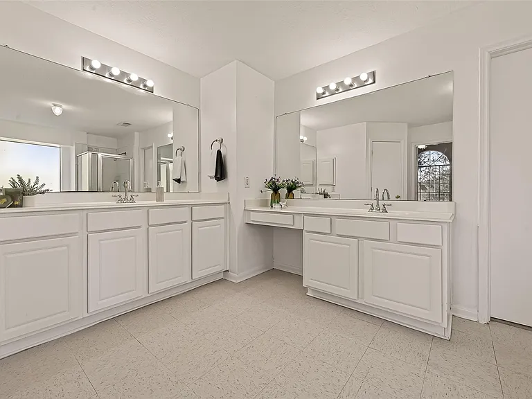 16315 April Ridge Dr — Photo 37
