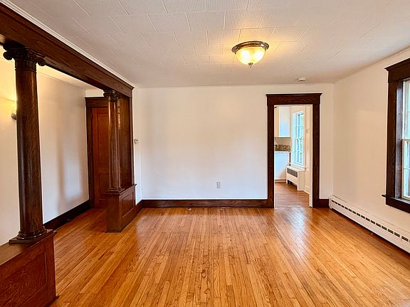 4th image of 121 Railroad St #C