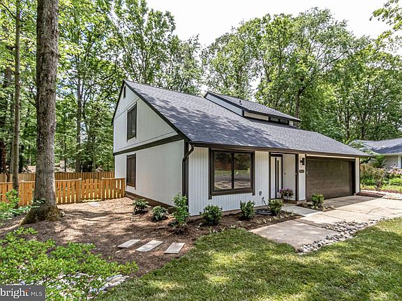 2nd image of 10403 Hollyoak Pl