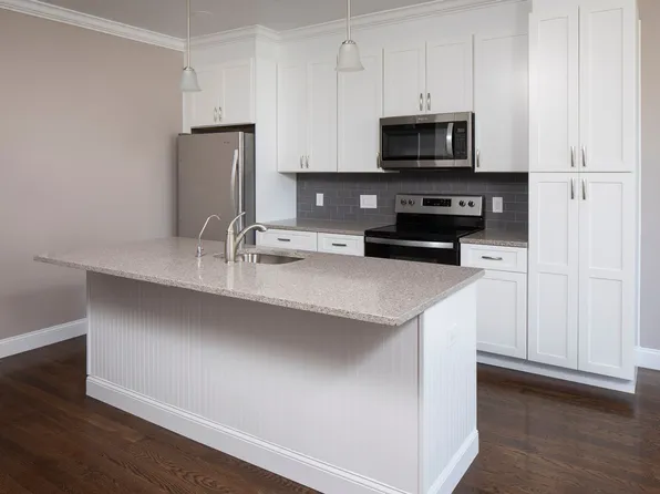 North Washington Square @ Hickory: In-Unit Washer & Dryer, Cold Water, Fitness Center, Sauna, Bar..., 121 N Washington Ave APT 105, Bergenfield, NJ 07621