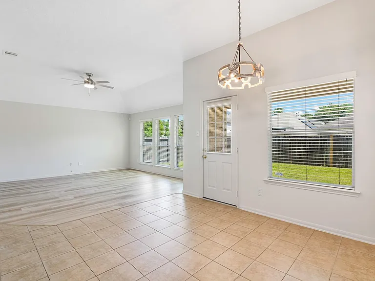 26127 Bent Meadow Ct — Photo 8
