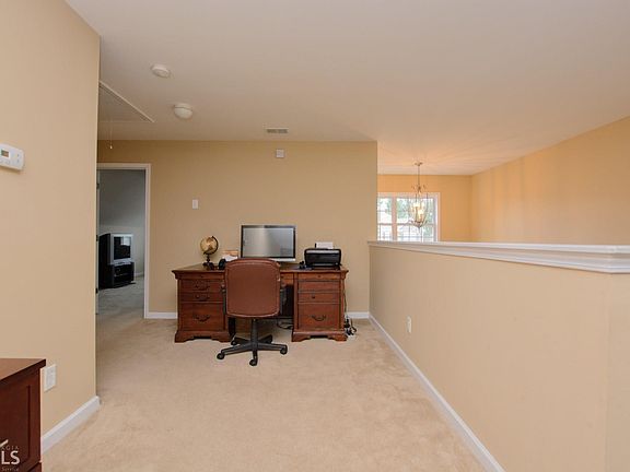 5th image of 141 Carlisle St
