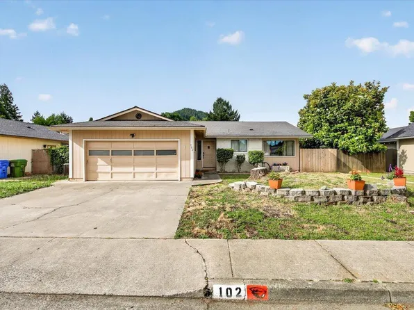 102 Hickory Dr, Rogue River, OR 97537