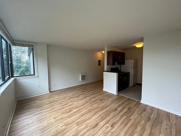 2020 SW Main St #602 — Photo 1