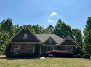 572 Lake Crest Dr, Jefferson, GA 30549