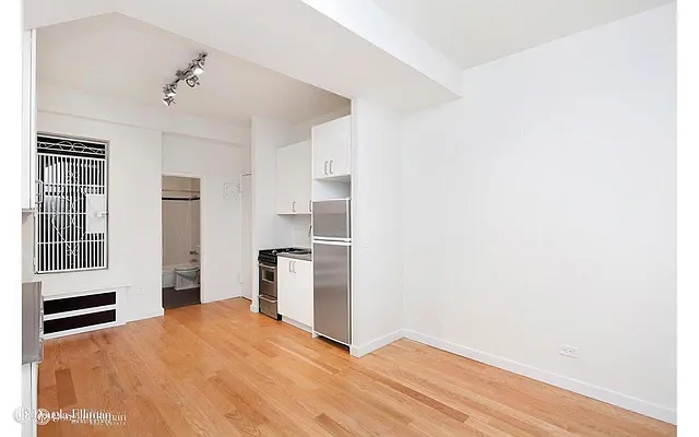 Rented by Douglas Elliman | media 15