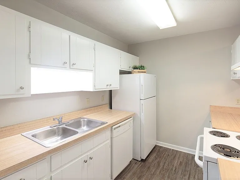 671 Holyoke Ct #C — Photo 17