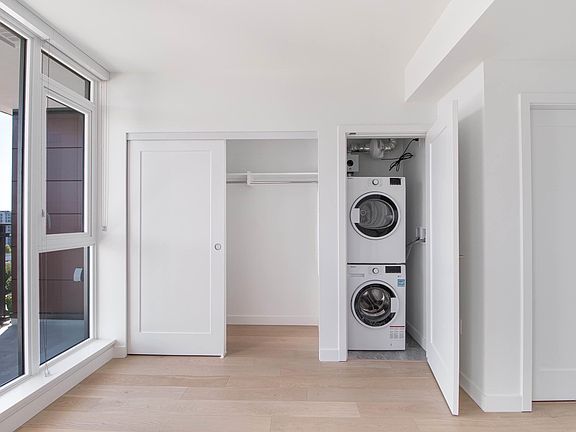 2nd image of 3331 No 3 Rd #1502