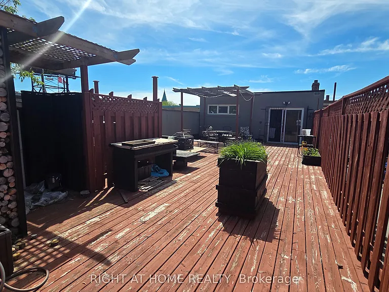 357 Keele St — Photo 19
