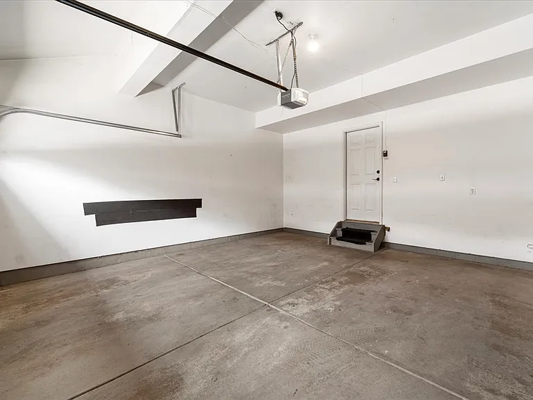 4452 S Auckland Ct — Photo 22