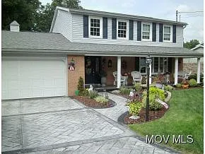 1723 Woodland Dr photo 1