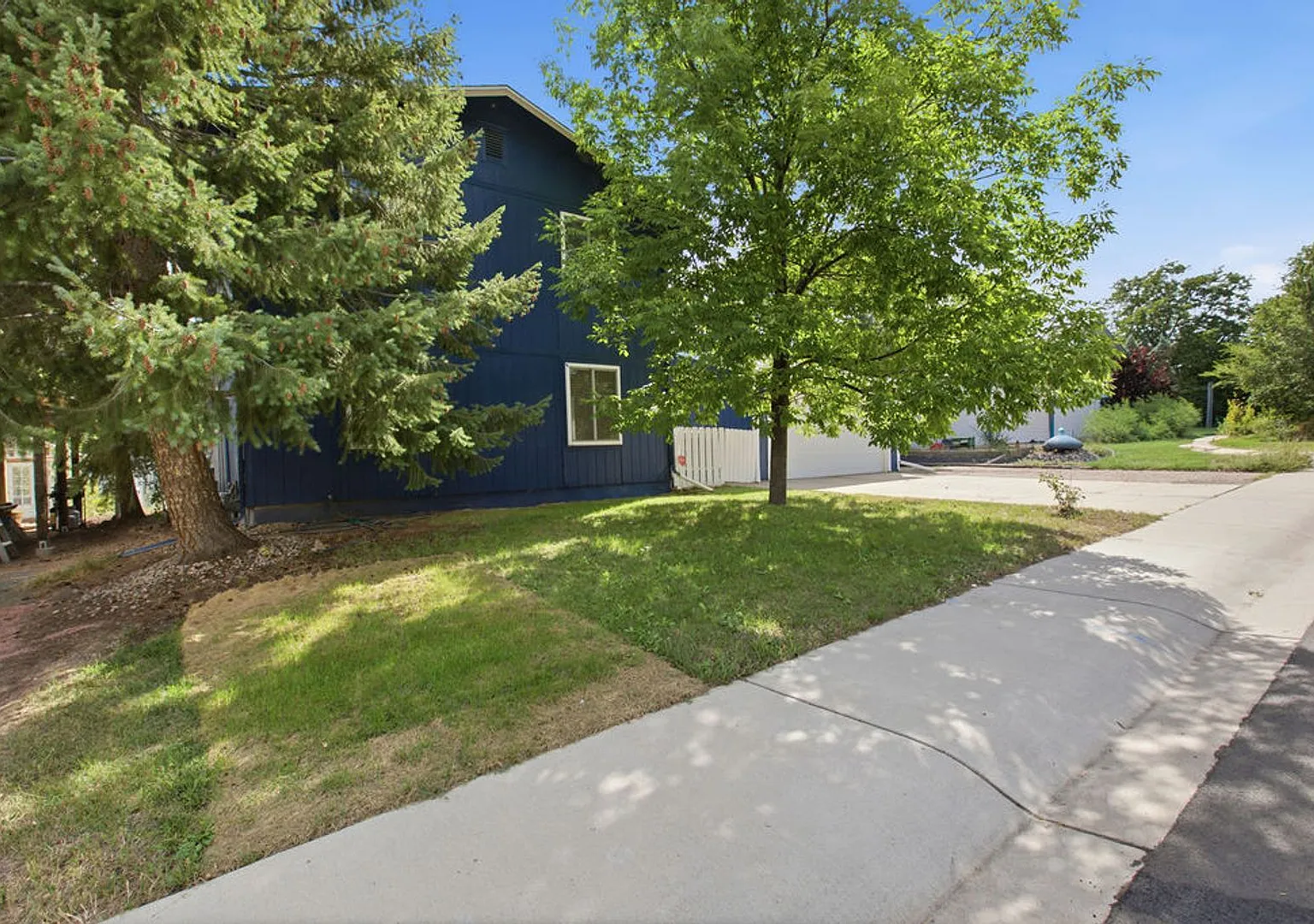 Beautiful 4 Bedroom Available in Rossborough — Photo 4