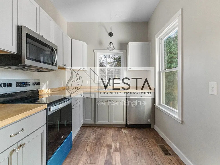 555 Baldwin Ave — Photo 5