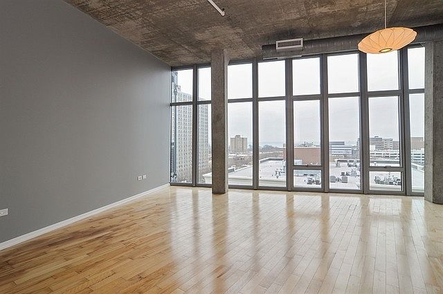 1st image of 1000 W Leland Ave APT 10B