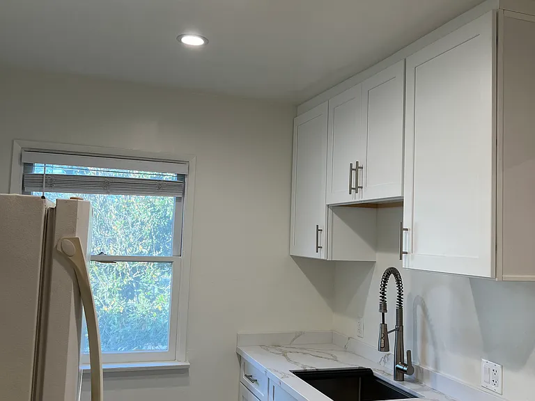 11662 Chandler Blvd — Photo 10