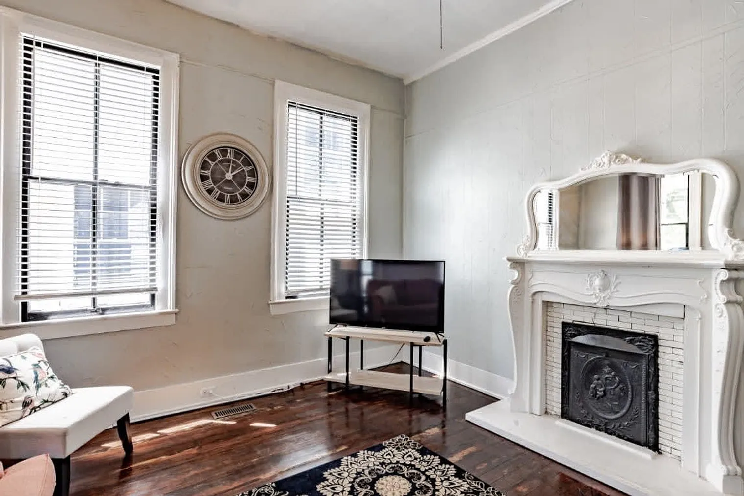 1 bed, 1.0 bath, 764 sqft, $2,016 — Photo 4