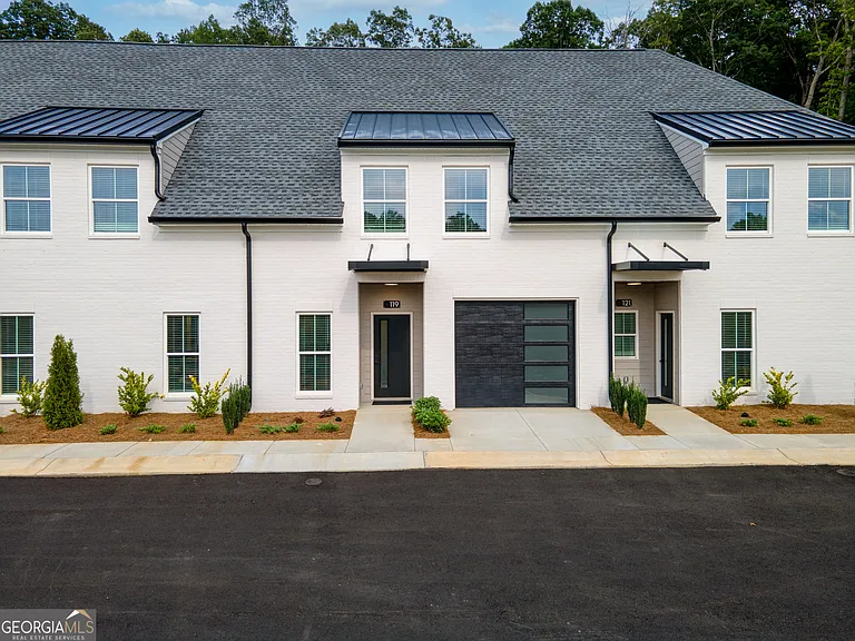 119 Chateau Dr — Photo 3
