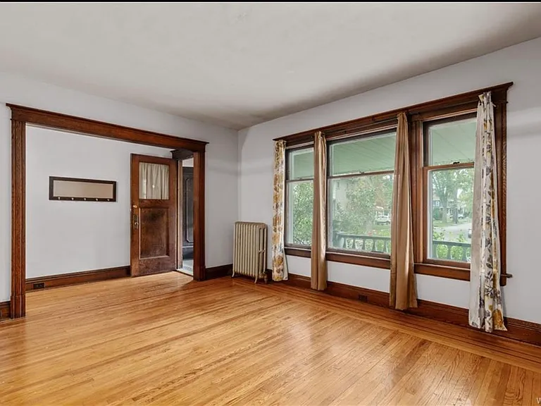 689 W Delavan Ave — Photo 4