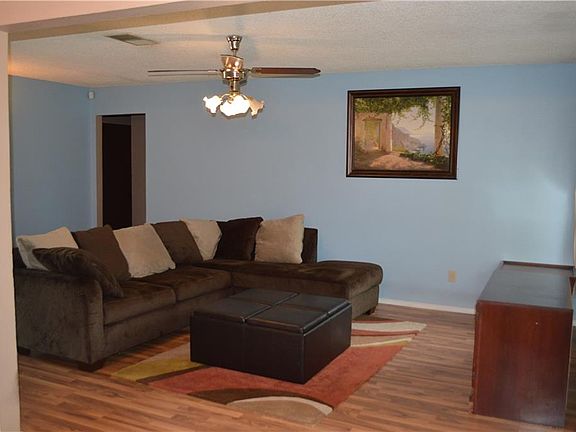 4th image of 1112 SE 11th St