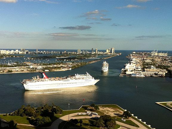 2nd image of 1040 Biscayne Blvd APT 3802