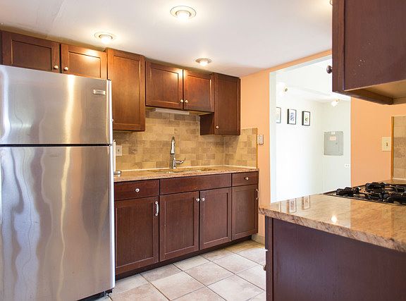 4th image of 1912 Jamestown Cir