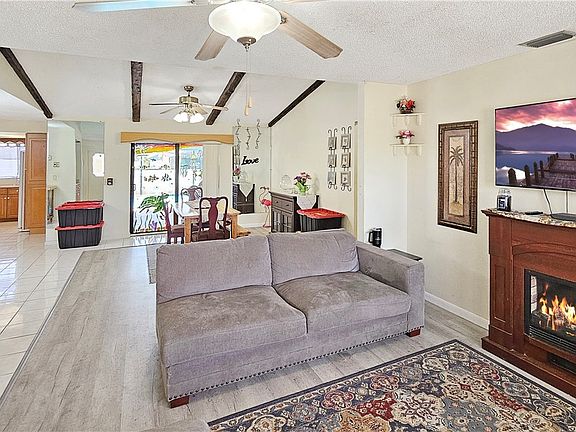 2nd image of 1024 NE Van Loon Ln