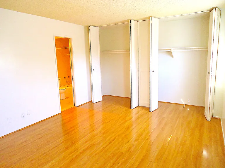 8840 Huntington Dr #3 — Photo 11