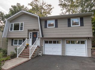 4 Tufts Trl, Hopatcong, NJ 07843