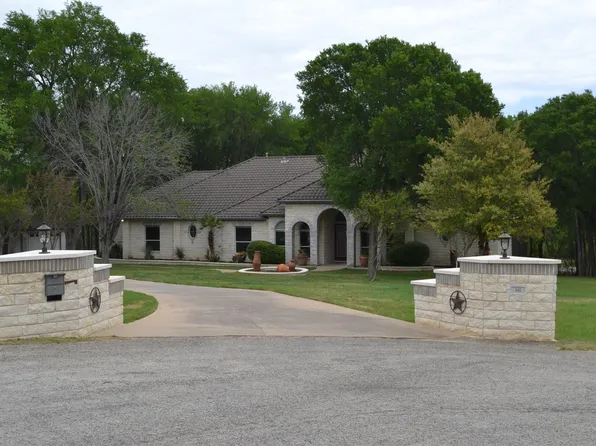 142 Llano Ct, Cedar Creek, TX 78612