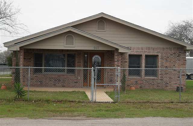 1st image of 917 W Heights St