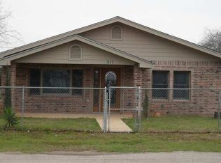 917 W Heights St, Carrizo Springs, TX 78834