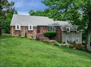 10 Spruce Rd, NORTH CALDWELL, NJ 07006