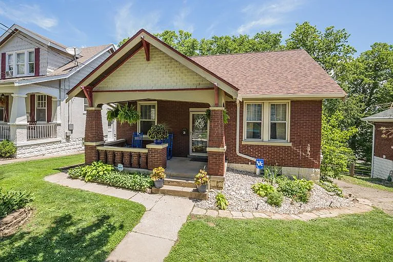 26 Rossmore Ave photo 1