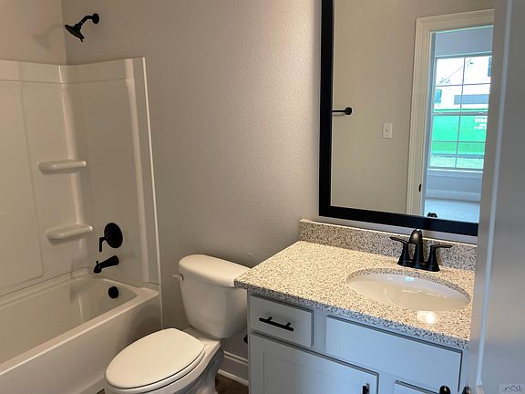 4th image of 417 Rue Evangeline