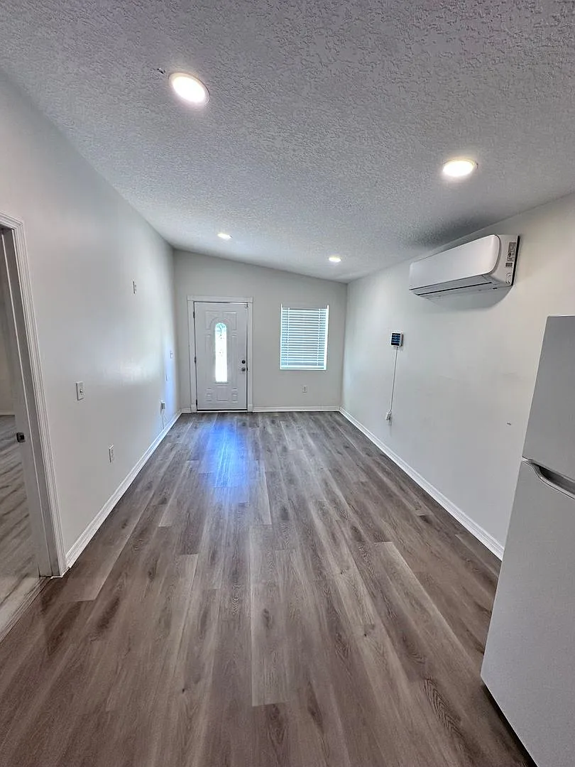 Hidden Murray Hill Gem Private Rear Unit Available — Photo 2