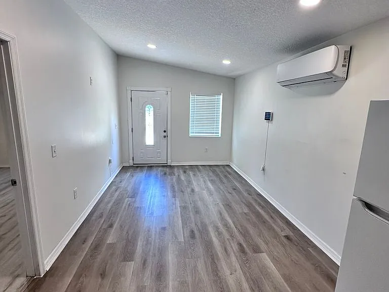 5359 Kingsbury St — Photo 2